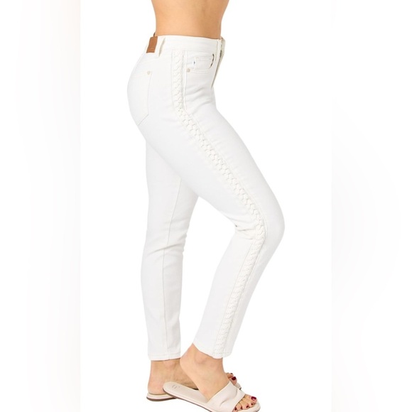 Judy Blue Women's Mid-Rise SS Braided Detail Relaxed Jeans (White, 13x31) NWT - Picture 1 of 7